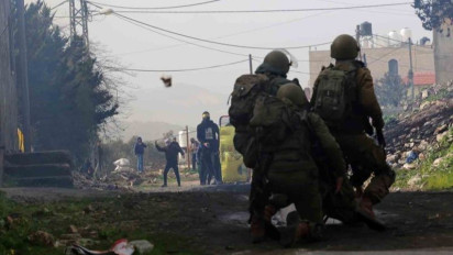 Biadab! Tentara Israel Tahan Ibu Hamil di Palestina Supaya Sang Suami Menyerah