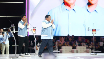 OOTD Paslon Nomor Urut 02 Prabowo-Gibran di Debat Malam Ini, Prabowo Tampil Stylist dengan Jaket Biru