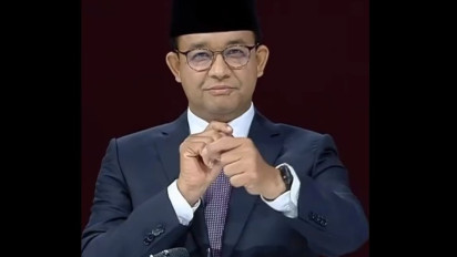 Tangannya Bergerak-gerak, Ternyata Anies Buka Debat Pakai Bahasa Isyarat