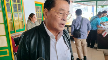 Hasto Tuding Ada Paket Bansos yang Ditimbun di Kantor Golkar, Ketua DPD Partai Golkar DIY Ancam Sembelih Hasto