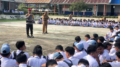 Ingatkan Bahaya Hoaks ke Pelajar, Petugas Polres Rohul Sosialiasi Pemilu Damai Untuk Pemilih Pemula