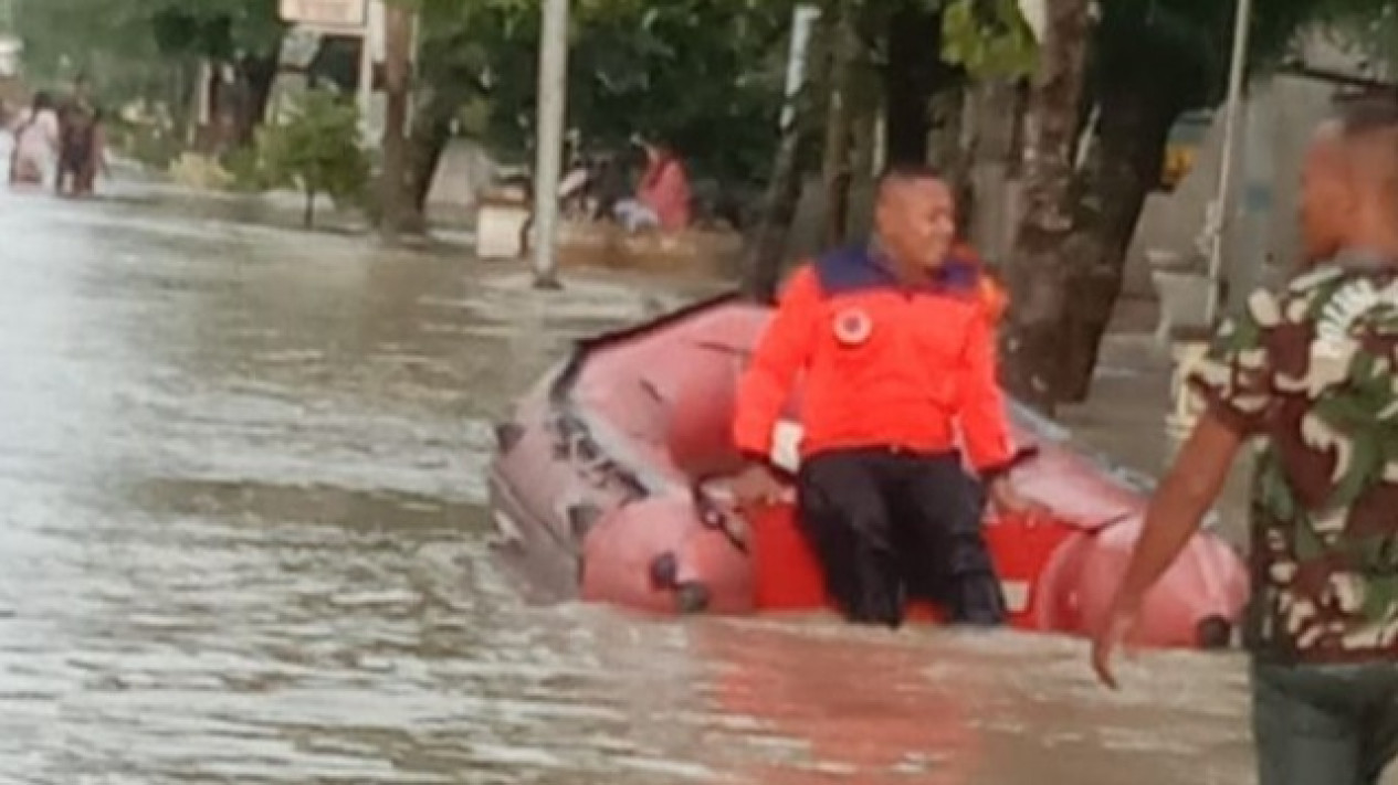 Peringatan Bahaya dari BPBD Jateng: Tanggul Sungai Jragung Bikin Grobogan Kebanjiran
            - galeri foto