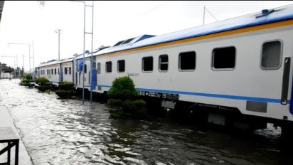 Banjir Rendam Rel Lintas Semarang-Surabaya, Daop 4: Kereta Sementara Belum Bisa Lewat