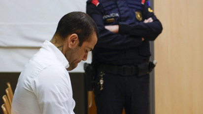 Dani Alves Jalani Sidang Tuduhan Pemerkosaan di Barcelona, Terancam 12 Kurungan Penjara