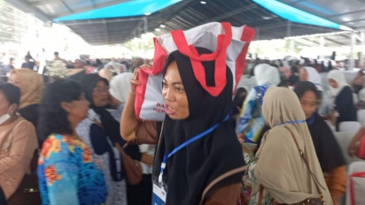 Ribuan Warga Batubara Histeris Ketemu Jokowi, Pulang Bawa Sembako