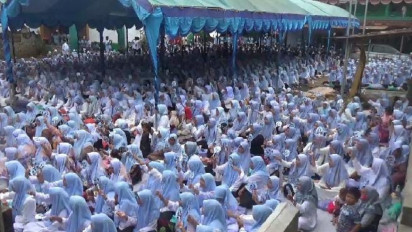 Jelang Pemilu, Yel-yel Capres Prabowo-Gibran Menggema di Acara Doa dan Istigasah di Bangkalan