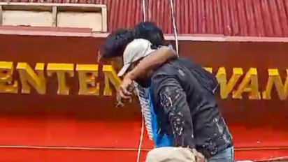 Dua Pekerja Jadi Korban Ambruknya Kanopi Klenteng Kwan Kong Makassar