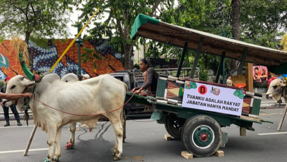 Ganjar-Mahfud Gelar Kirab Budaya di Depan Kantor Gibran, Ada Pertunjukan Keserakahan Penguasa