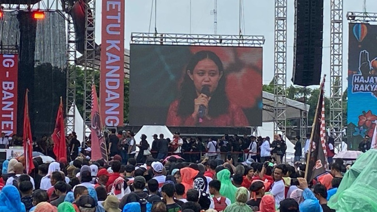 Anak Widji Thukul Hadir di Kampanye Akbar Ganjar-Mahfud, Langsung Tagih Janji Jokowi soal Temukan Ayahnya
            - galeri foto