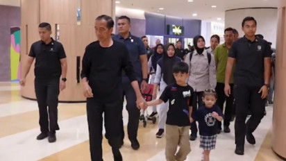 Jokowi Bagikan Momen Momong Cucu di Instagram