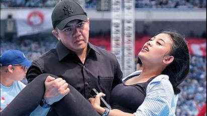 Dituding Pura-pura Pingsan, Sosok Perempuan yang Digendong Mayor Teddy di GBK Minta Maaf: Gak Ada yang Pura-pura