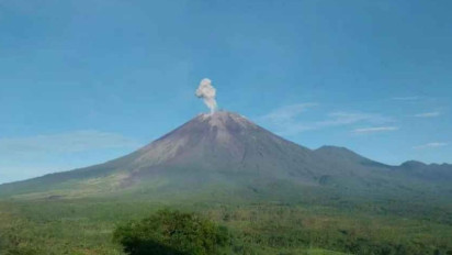 Aktivitas Gunung Semeru, Luncurkan Abu Setinggi 800 Meter