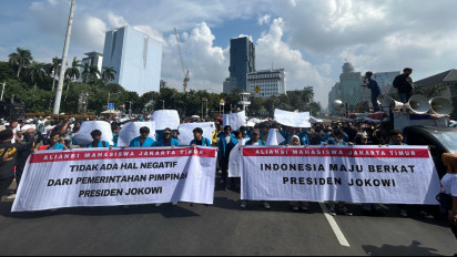 Demo Tolak Pemakzulan Jokowi Bikin Macet Jalan Sekitar Istana