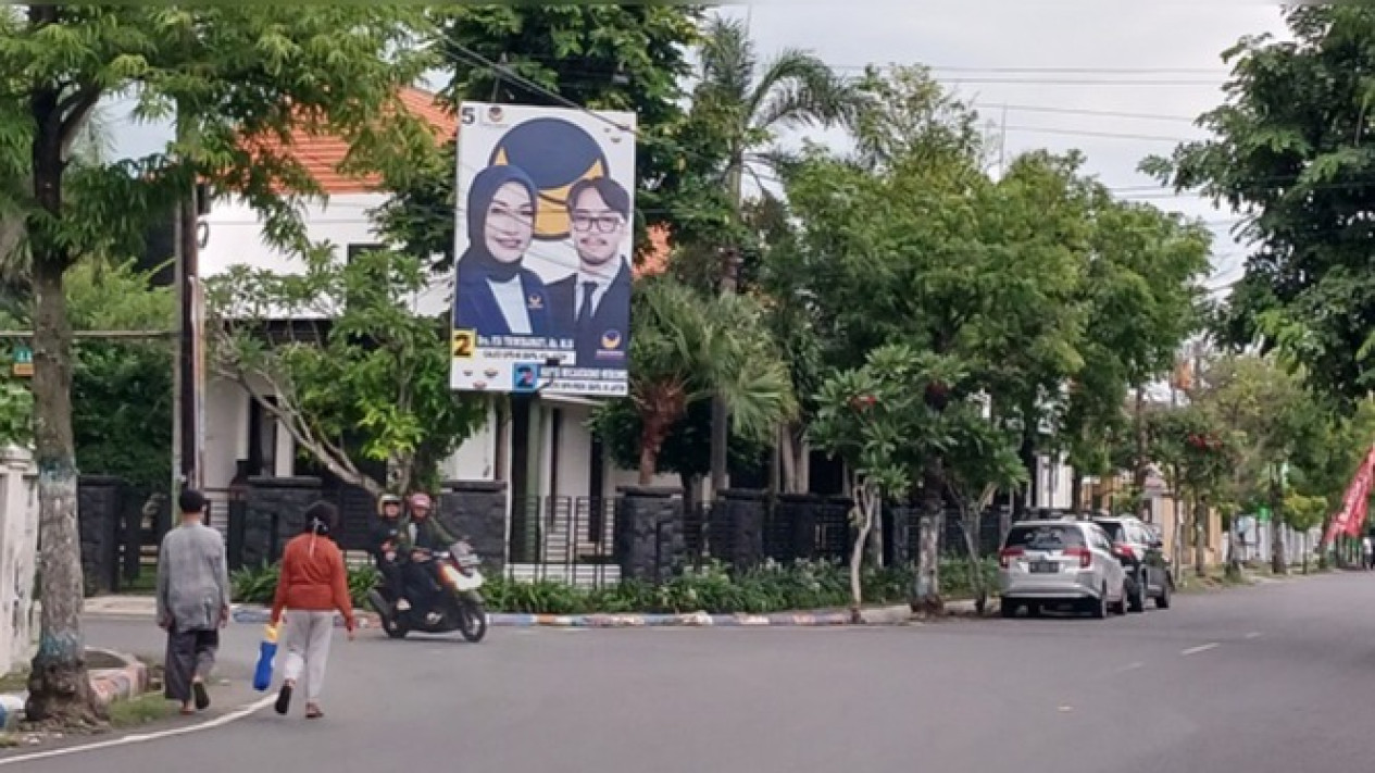 Masa Tenang, APK Calon Legislatif di Nganjuk masih Terpasang
            - galeri foto