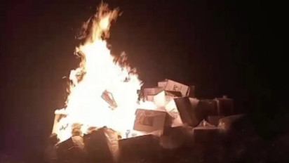 Detik-detik Warga Bakar Logistik Pemilu di Kabupaten Paniai Papua Tengah