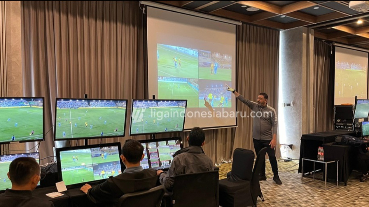 Erick Thohir Ungkap Alasan Molornya VAR di Liga 1
            - galeri foto