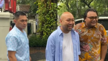 Beda Lokasi dengan Sang Ayah, Didit Prabowo Salurkan Suaranya di TPS 002 Gondangdia