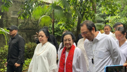 Ditemani Puan dan Prananda, Megawati Nyoblos di TPS Kebagusan Diiringi Tarian Sirih Kuning