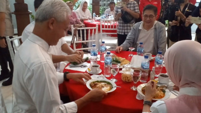 Kegiatan Pertama Ganjar Pranowo Setelah Nyoblos, Makan Bubur Gudeg Pakai Telor