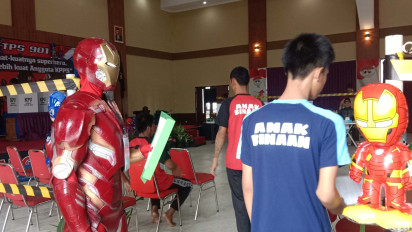 Unik, Iron Man dan Captain Amerika Berjaga TPS di LPKA Kelas II Bandung