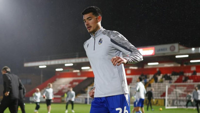 Pelatih Bristol Rovers Pasang Badan Atas Pergantian Cepat Elkan Baggott
