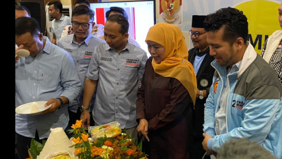 Khofifah dan Emil Dardak Selametan di Posko Kemenangan Prabowo-Gibran, Relawan Cukur Gundul