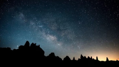 Bintang Adalah Pelempar Setan yang Menguping di Langit, Tafsir Surat Al Mulk Ayat 5