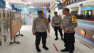 AKBP Henky Pantau Gudang Logistik Pemilu di Pekanbaru, Minta Personel Kawal hingga Pleno