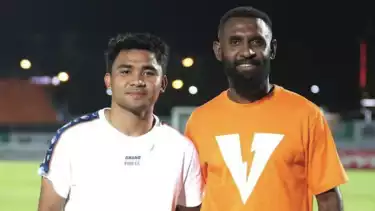 Dua pemain Indonesia yang berkarier di Liga Thailand Asnawi Mangkualam dan Yanto Basna