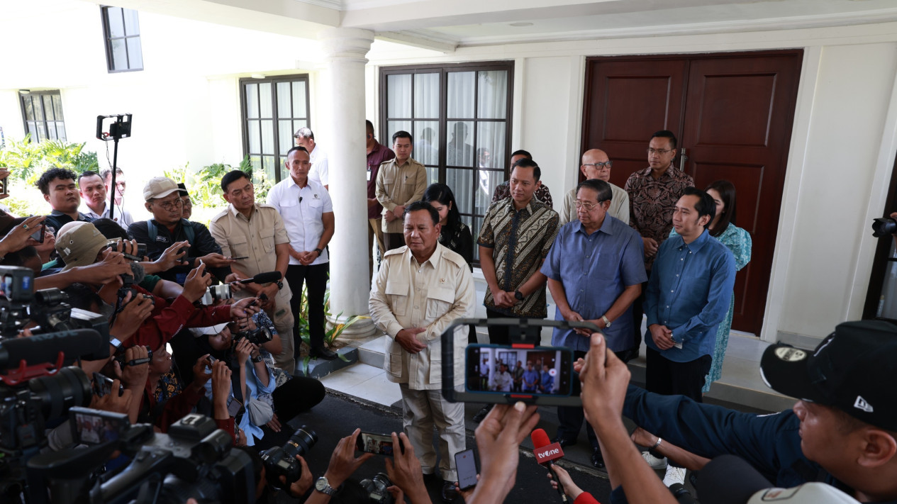 Pengamat Politik Sebut Lobi-lobi Jabatan Strategis di Pemerintahan Wajar Dilakukan Prabowo ke Partai Demokrat
            - galeri foto