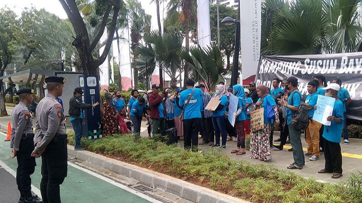 Warga Kampung Bayam Ngamuk Laporkan Pj Gubernur DKI Jakarta Heru Budi Hartono ke Ombudsman
            - galeri foto