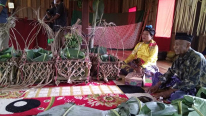 Komunitas Bissu, Tradisi Adat Era Pra-Islam yang Terus Bertahan dalam Dunia Bugis,: dari Perubahan Ritual hingga Naik Haji