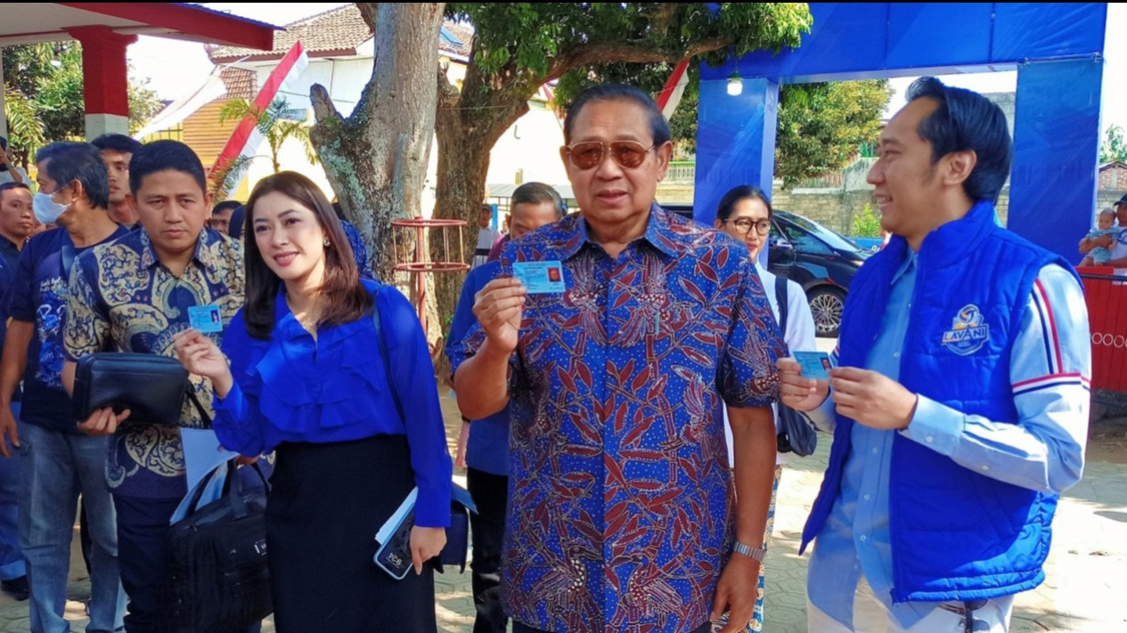 SBY Tak Hadiri Pelantikan AHY Sebagai Menteri ATR/BPN di Istana Hari Ini
            - galeri foto