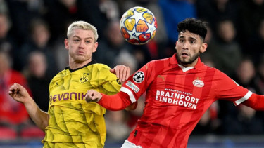 Penalti Kontroversial Bantu PSV Tahan Dortmund di Leg Pertama 16 Besar Liga Champions