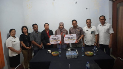 KPU Bali Serahkan Santunan Rp46 Juta ke Ahli Waris Petugas Linmas yang Meninggal Dunia