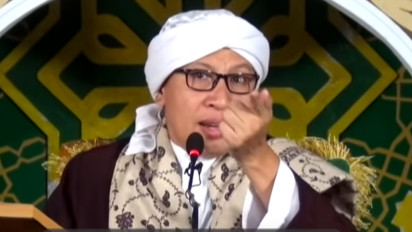 Sedang Shalat Merasa Ada Sisa Makanan dI Mulut Lalu Ditelan, Apakah Shalatnya Sah atau Harus Diulang? Buya Yahya Bilang...
