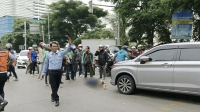 Dikira Tas Jatuh, Seorang Wanita Lompat dari Jembatan Ancol Lalu Ditabrak Mobil
