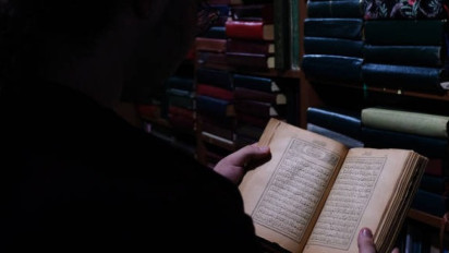 Bacaan Al-Qur'an Surat At-Taubah Ayat 56-60 Lengkap Tulisan Arab, Latin, dan Artinya
