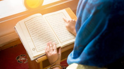 Bacaan Al-Qur'an Surat At-Taubah Ayat 71-75 Lengkap Tulisan Arab, Latin, dan Artinya