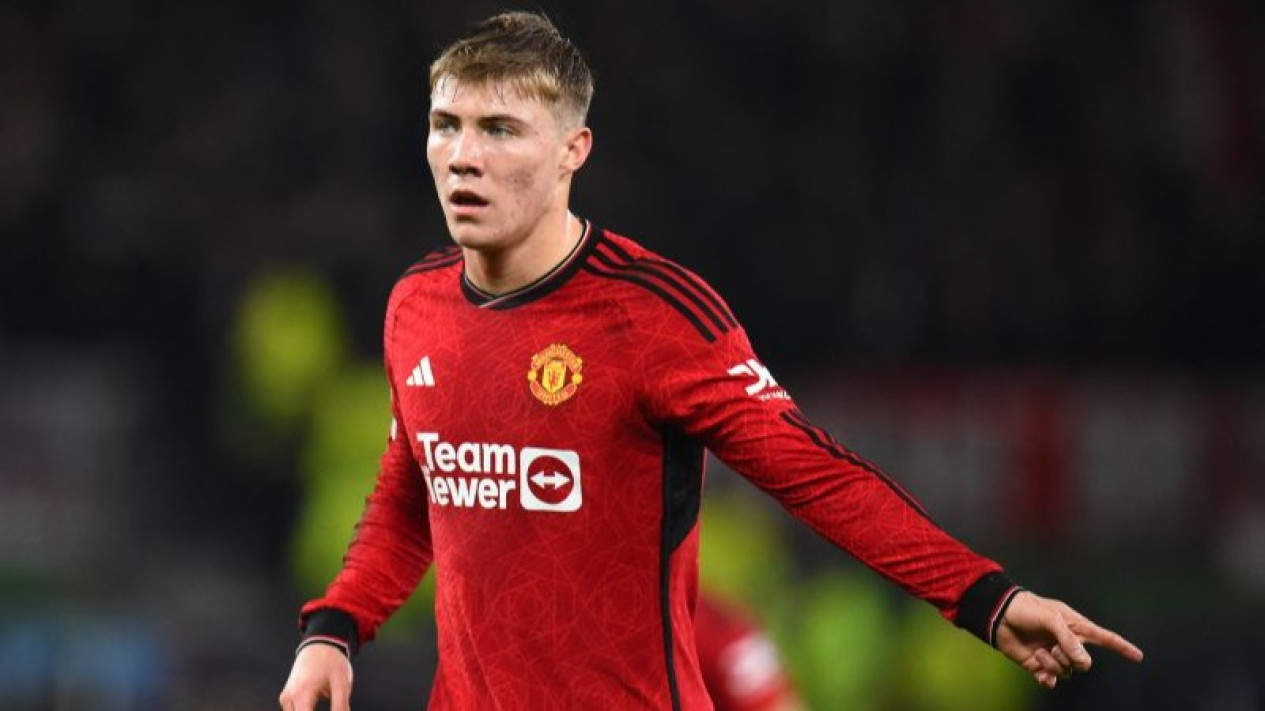 MU Dapat Kabar Buruk, Rasmus Hojlund Dihantam Cedera
            - galeri foto