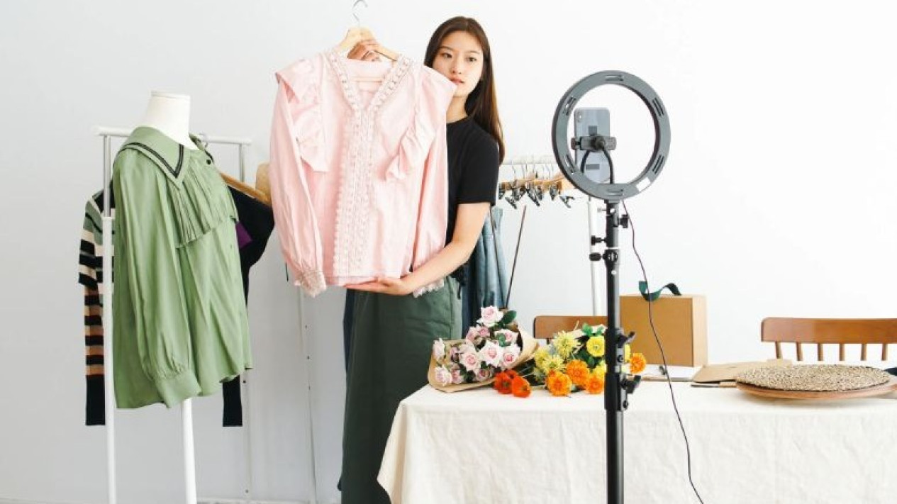 Wow! Ada Diskon Murah S/D 80% Setiap Hari di Shopee Live, Hadir Dua Kali pada 12 Siang dan 8 Malam
            - galeri foto