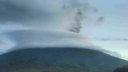 Gunung Ili Lewotolok Semburkan Abu Vulkanik Setinggi 1 Kilometer