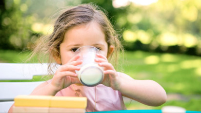 Jelang Ramadhan, Dokter Imbau untuk Jaga Nutrisi dan Daya Tahan Tubuh Anak dengan Konsumsi Susu Saat Puasa