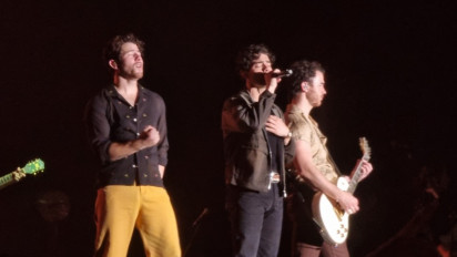 Kejutkan Fans! Jonas Brother Nyanyikan Ost Camp Rock, Gotta Find You hingga Play My Music