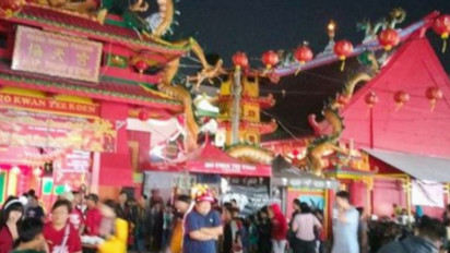 Animo Warga Karawang Tak Terbendung Saksikan Pawai Barongsai Cap Go Meh