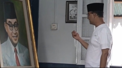 Viral Anies Baswedan Dituding Frustasi Lantaran Ngomong Sendiri di Lukisan Bung Hatta, Timnas AMIN Marah Besar