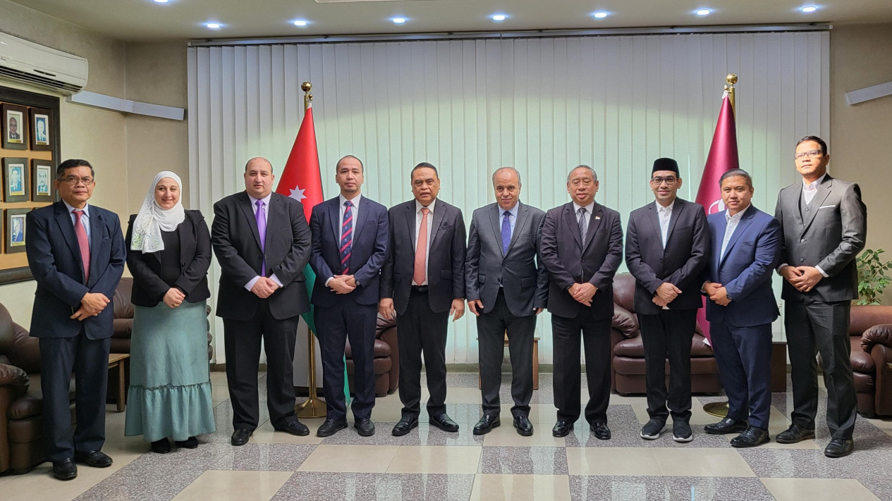 Bertemu Menteri Pendidikan Tinggi dan Menteri Wakaf Yordonia, Syafruddin Perkuat Kerja Sama
            - galeri foto