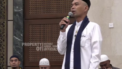 Saat Shalat Disentuh Anak Kecil Perempuan, Batal atau Tidak? Ternyata Kata Ustaz Abdul Somad Itu Hukumnya...