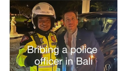 Viral, Video Bule Lecehkan Polisi Kawal Dirinya Dengan Bayar 100 Dollar, Ini Penjelasan Polda Bali