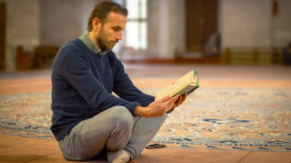 Bacaan Al-Qur'an Surat At-Taubah Ayat 96-100 Lengkap Tulisan Arab, Latin, dan Artinya